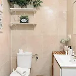 Appartamento Studio, 3 Min To Calle Larios, Ideal For Exploring