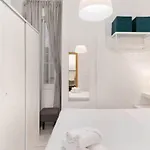Studio, 3 Min To Calle Larios, Ideal For Exploring Appartamento