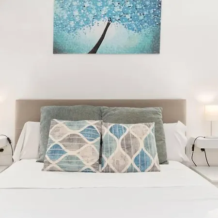 Studio, 3 Min To Calle Larios, Ideal For Exploring Appartamento *