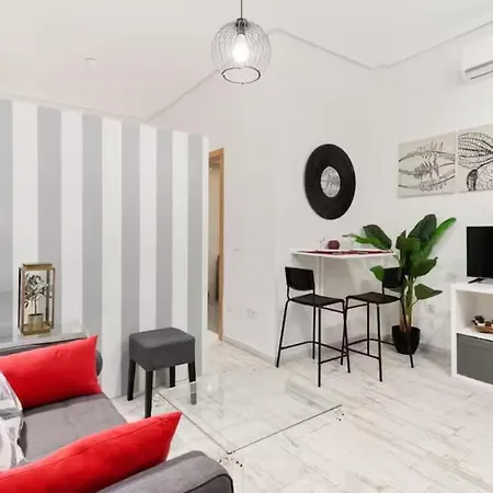 Studio, 3 Min To Calle Larios, Ideal For Exploring